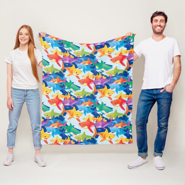 Underlig regnbågshaj födelsedagsfest mönster Famil Fleecefilt (På plats)