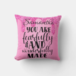 Underligt nog har Bibelcitatet Rosa Glitter Namn Kudde