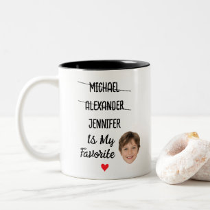 Underordnad Mugg med 3 Namn och Ansikte foto