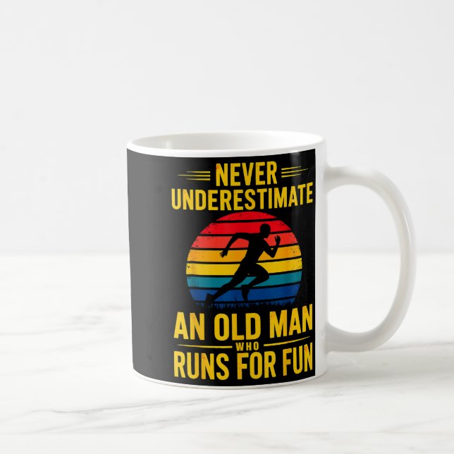 Underskatt inte en gammal man som springer för sko kaffemugg (Höger)