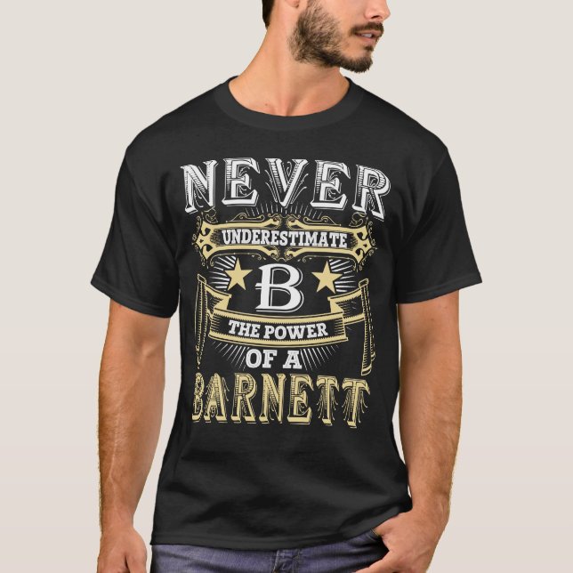 Underskatta aldrig BARNETT Namn makt T Shirt (Framsida)