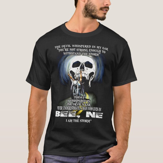 Underskatta aldrig BEE NE Man T Shirt (Framsida)