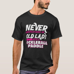 Underskatta aldrig den gamla Dam Pickleball Paddle T Shirt