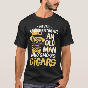 Underskatta aldrig den gammala cigarrrökaren t shirt