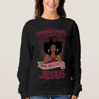 Underskatta aldrig den svarta kvinnans styrka t shirt