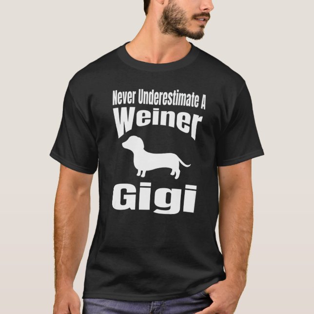 Underskatta aldrig en ägare till Weiner Gigi Hund  T Shirt (Framsida)