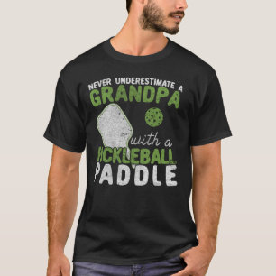 Underskatta aldrig en farfar med en Pickleball T Shirt