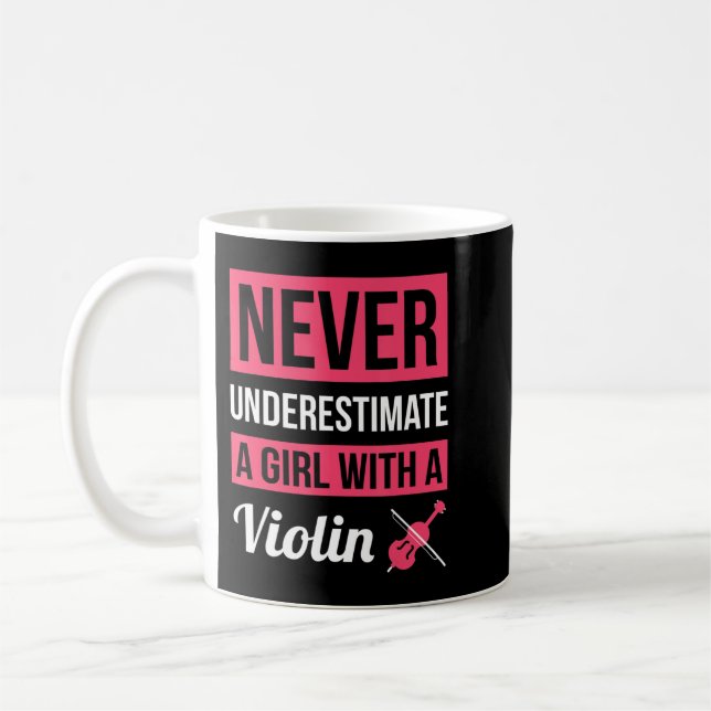 Underskatta aldrig en flicka med drumpa om du har  kaffemugg (Vänster)