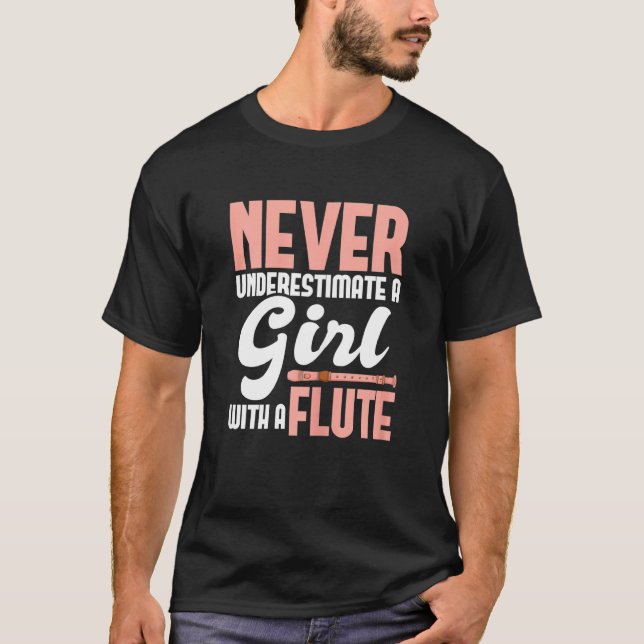 Underskatta aldrig en flicka med en flute Flutist  T Shirt (Framsida)