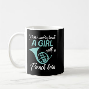 Underskatta aldrig en flicka med en Fransk hornkvi Kaffemugg