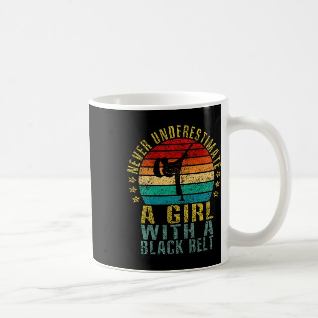 Underskatta aldrig en flicka med en svart Bälte-lu Kaffemugg (Höger)