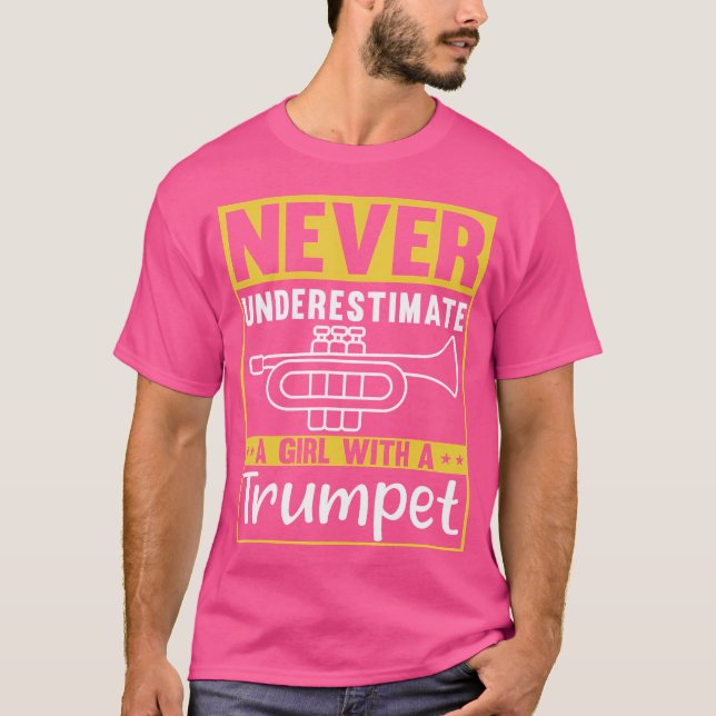 Underskatta aldrig en flicka med en trumpet t shirt (Framsida)
