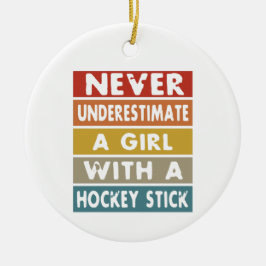 Underskatta aldrig en flicka med ett hockey Stick Julgransprydnad Keramik