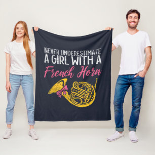 Underskatta aldrig en flicka med Fransk Horn Fleecefilt