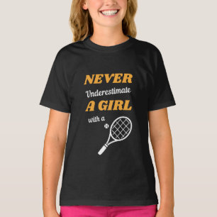 Underskatta aldrig en flicka med tennis Racket T Shirt