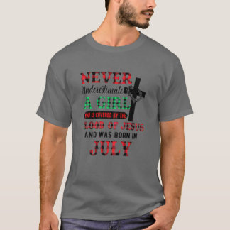 Underskatta aldrig en flicka som föddes i juli Coo T Shirt