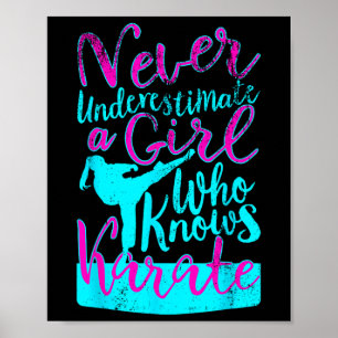 Underskatta aldrig en flicka som känner Karate Quo Poster