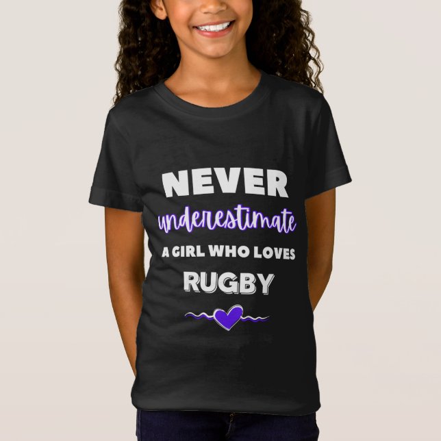 Underskatta aldrig en flicka som kärlek rugby t shirt (Framsida)
