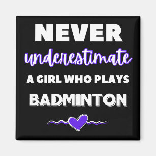 Underskatta aldrig en flicka som spelar badminton magnet