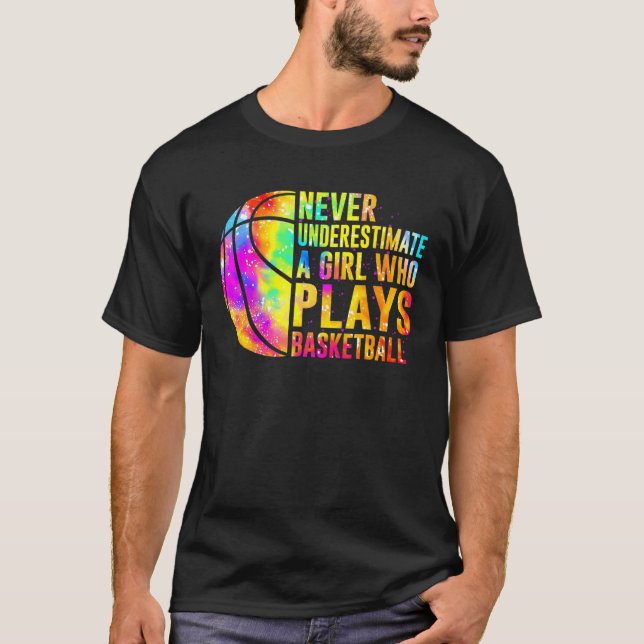 Underskatta aldrig en flicka som spelar basket t shirt (Framsida)