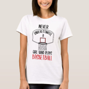 Underskatta aldrig en flicka som spelar basket // t shirt