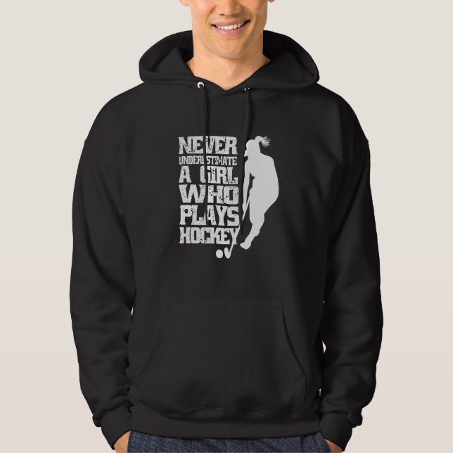 Underskatta aldrig en flicka som spelar en hockey  hoodie (Framsida)