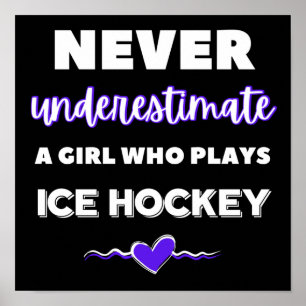 Underskatta aldrig en flicka som spelar ishockey poster