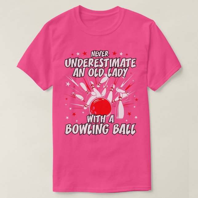Underskatta aldrig en gammal Dam Bowling Ball Gran T Shirt (Design framsida)