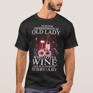 Underskatta aldrig en gammal Dam Kärlek Vin som är T Shirt