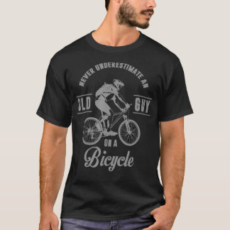 Underskatta aldrig en gammal kille på en cykel 4 t shirt