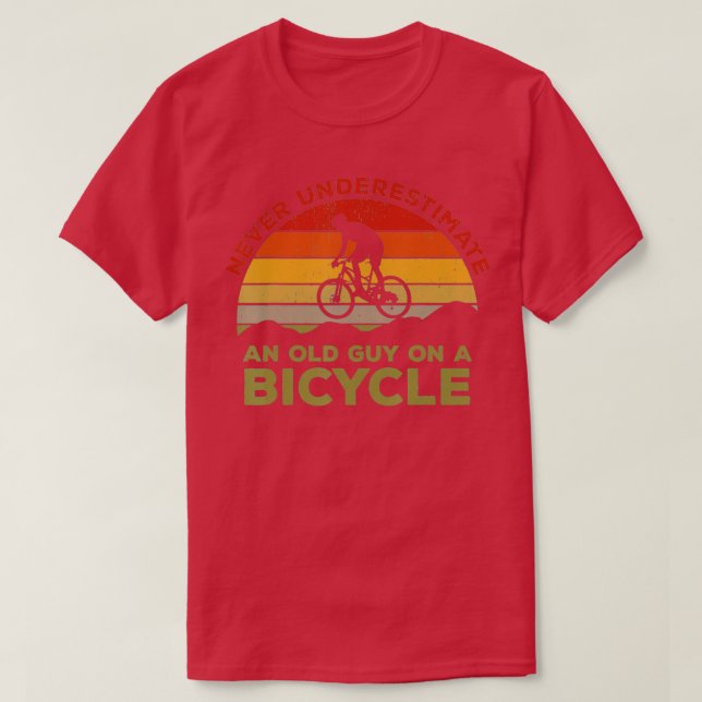 Underskatta aldrig en gammal kille på en cykel t shirt (Design framsida)