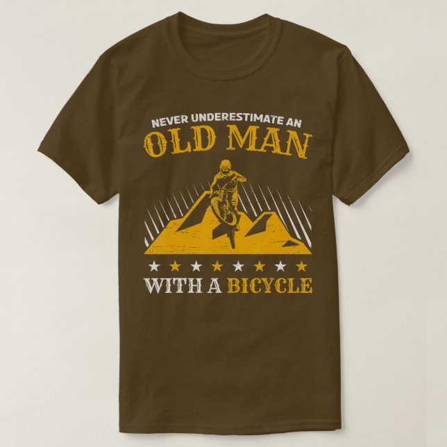 Underskatta aldrig en gammal kille på en cykel. t shirt (Design framsida)