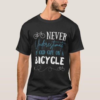 Underskatta aldrig en gammal kille på en cykel t shirt