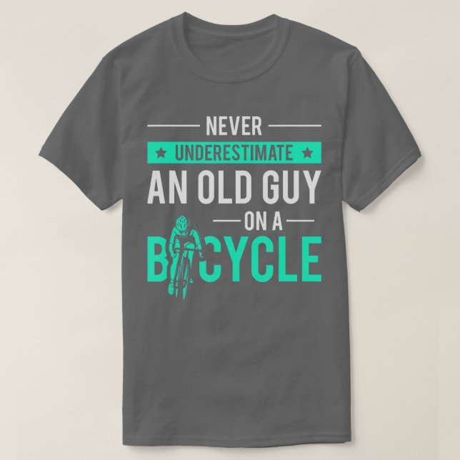 Underskatta aldrig en gammal kille på en cykelbike t shirt (Design framsida)