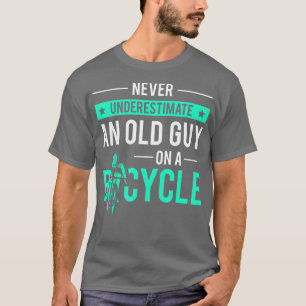 Underskatta aldrig en gammal kille på en cykelbike t shirt