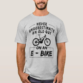 Underskatta aldrig en gammal kille på en E-Bike! T Shirt