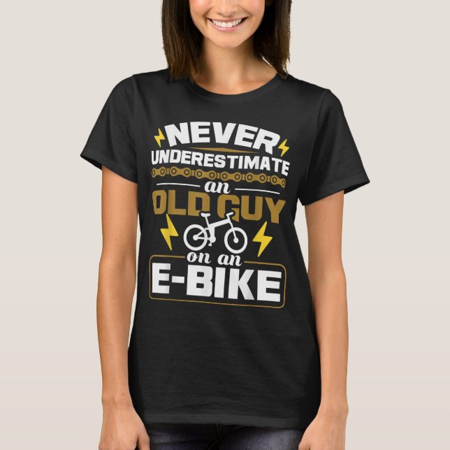 Underskatta aldrig en gammal kille på en E-Bike-vä T Shirt (Framsida)