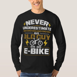 Underskatta aldrig en gammal kille på en E-Bike-vä T Shirt