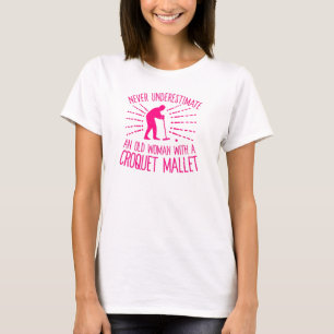 Underskatta aldrig en gammal kvinna med en Croquet T Shirt
