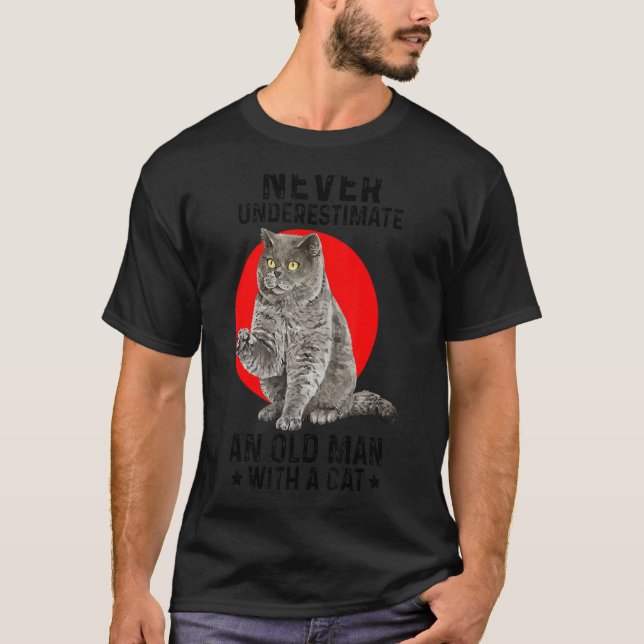 Underskatta aldrig en gammal kvinna med ett KAT P T Shirt (Framsida)