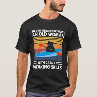 Underskatta aldrig en gammal kvinna med katter t shirt