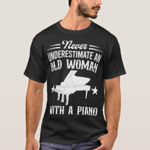 Underskatta aldrig en gammal kvinna med Piano Kärl T Shirt