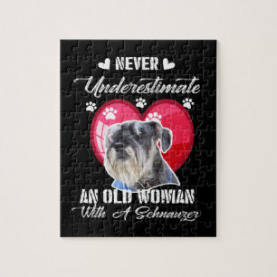 Underskatta aldrig en gammal kvinna med schnauzer pussel