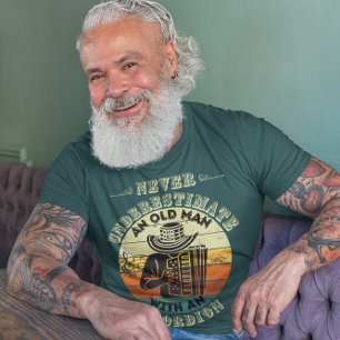 Underskatta aldrig en gammal man - akcordion t shirt