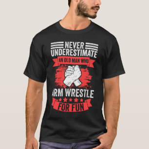 Underskatta aldrig en gammal man från Arm. T Shirt