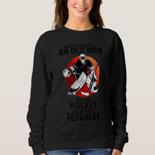 Underskatta aldrig en gammal man från februari som t shirt