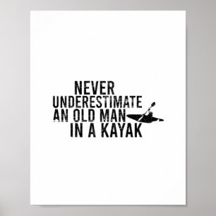 Underskatta aldrig en gammal man i Kayak Poster