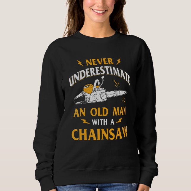 Underskatta aldrig en gammal man Lumberjack Chains T Shirt (Framsida)