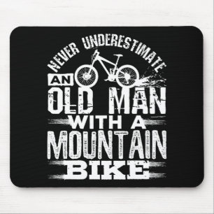 Underskatta aldrig en gammal man med bergsbike musmatta