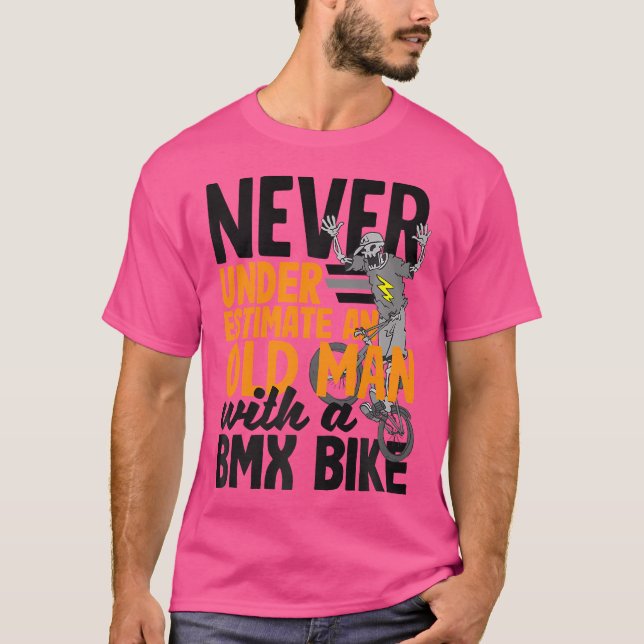 Underskatta aldrig en gammal man med BMX Bike T Shirt (Framsida)